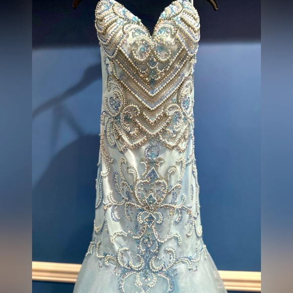 Mermaid style gown size 4- baby blue color - Picture 2 of 9
